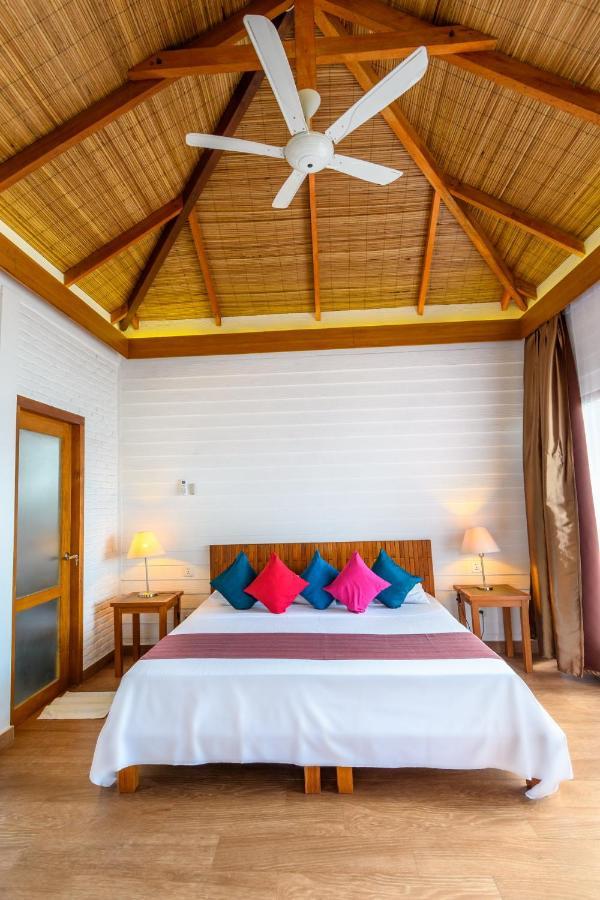 Bitung White Sands Beach Resort Lembeh מראה חיצוני תמונה